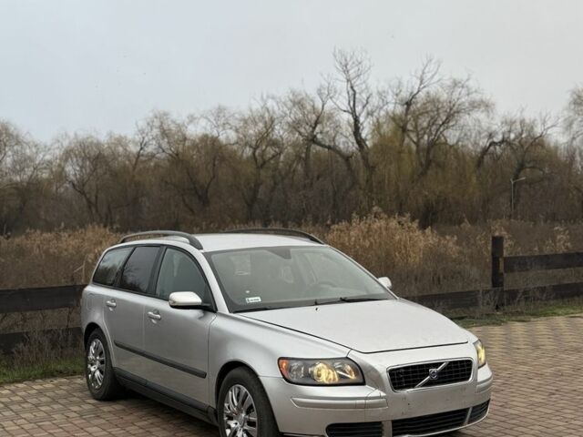 Серый Вольво В50, объемом двигателя 2 л и пробегом 190 тыс. км за 3250 $, фото 2 на Automoto.ua
