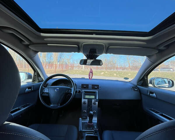 Серый Вольво В50, объемом двигателя 1.98 л и пробегом 205 тыс. км за 6500 $, фото 23 на Automoto.ua