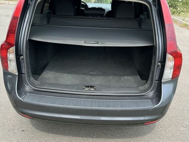 Серый Вольво В50, объемом двигателя 1.6 л и пробегом 270 тыс. км за 6800 $, фото 13 на Automoto.ua