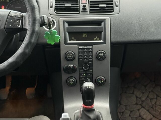 Серый Вольво В50, объемом двигателя 2 л и пробегом 190 тыс. км за 3250 $, фото 8 на Automoto.ua