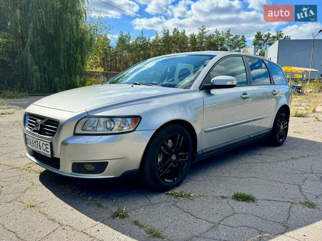 Сірий Вольво V50, об'ємом двигуна 2 л та пробігом 241 тис. км за 7500 $, фото 1 на Automoto.ua