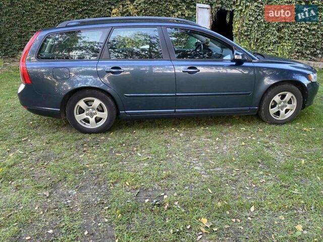 Серый Вольво В50, объемом двигателя 1.56 л и пробегом 156 тыс. км за 6500 $, фото 3 на Automoto.ua