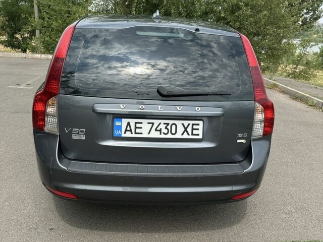 Серый Вольво В50, объемом двигателя 1.6 л и пробегом 270 тыс. км за 6800 $, фото 1 на Automoto.ua