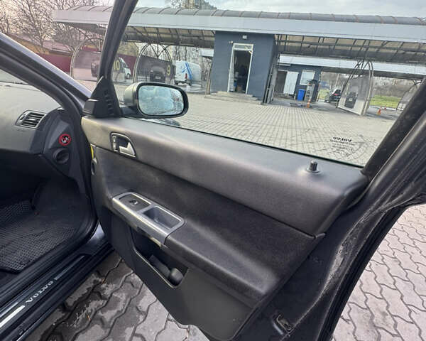 Серый Вольво В50, объемом двигателя 1.6 л и пробегом 321 тыс. км за 4000 $, фото 17 на Automoto.ua