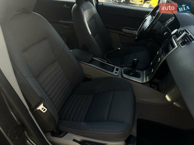 Сірий Вольво V50, об'ємом двигуна 1.6 л та пробігом 232 тис. км за 4800 $, фото 26 на Automoto.ua