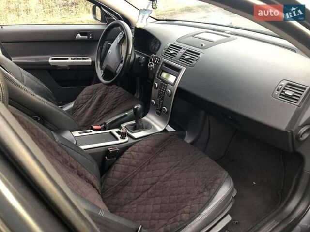 Серый Вольво В50, объемом двигателя 1.6 л и пробегом 260 тыс. км за 7000 $, фото 12 на Automoto.ua