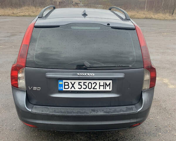 Серый Вольво В50, объемом двигателя 1.56 л и пробегом 263 тыс. км за 5500 $, фото 3 на Automoto.ua