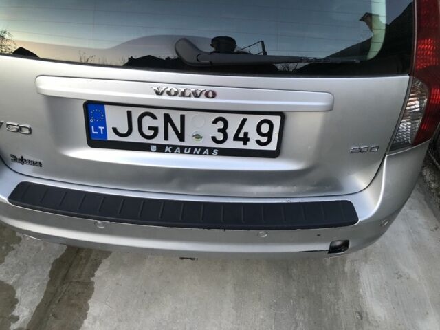 Серый Вольво В50, объемом двигателя 2 л и пробегом 301 тыс. км за 5674 $, фото 5 на Automoto.ua