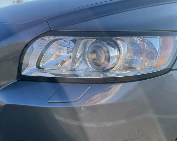 Серый Вольво В50, объемом двигателя 1.98 л и пробегом 205 тыс. км за 6500 $, фото 5 на Automoto.ua