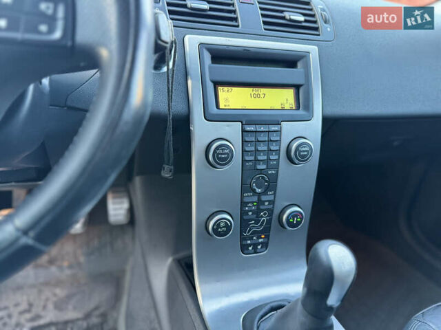 Серый Вольво В50, объемом двигателя 2 л и пробегом 340 тыс. км за 7300 $, фото 16 на Automoto.ua