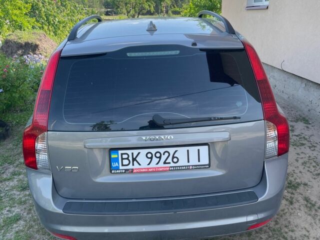 Серый Вольво В50, объемом двигателя 2 л и пробегом 507 тыс. км за 6600 $, фото 3 на Automoto.ua