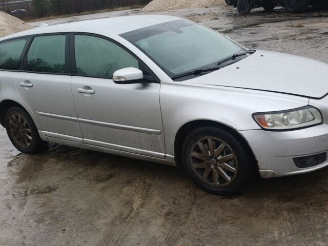 Сірий Вольво V50, об'ємом двигуна 2 л та пробігом 242 тис. км за 6500 $, фото 2 на Automoto.ua