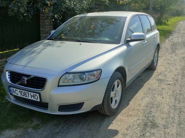 Серый Вольво В50, объемом двигателя 1.6 л и пробегом 280 тыс. км за 8000 $, фото 3 на Automoto.ua