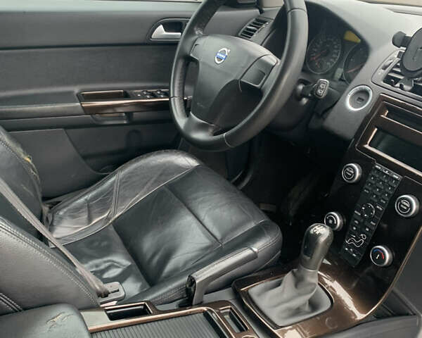 Серый Вольво В50, объемом двигателя 1.56 л и пробегом 263 тыс. км за 5500 $, фото 4 на Automoto.ua