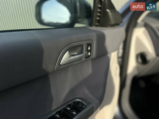 Сірий Вольво V50, об'ємом двигуна 1.6 л та пробігом 232 тис. км за 4800 $, фото 15 на Automoto.ua