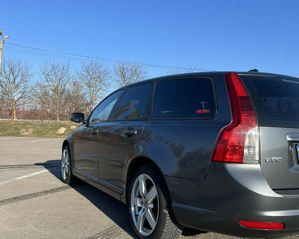 Серый Вольво В50, объемом двигателя 1.98 л и пробегом 205 тыс. км за 6500 $, фото 9 на Automoto.ua