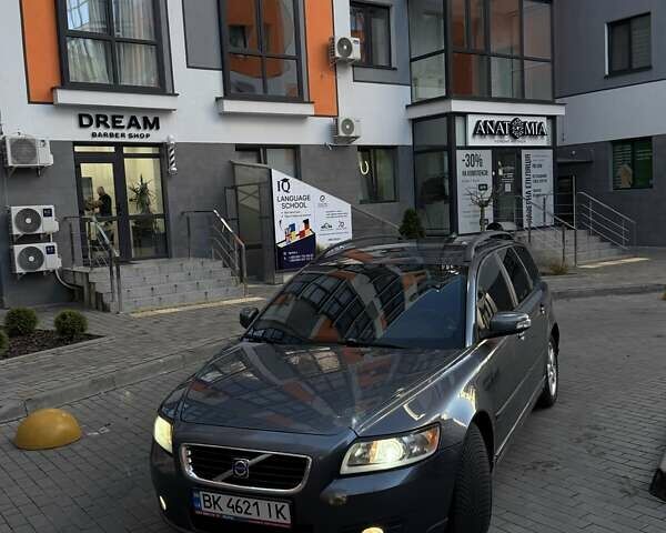 Сірий Вольво V50, об'ємом двигуна 2 л та пробігом 255 тис. км за 7400 $, фото 2 на Automoto.ua