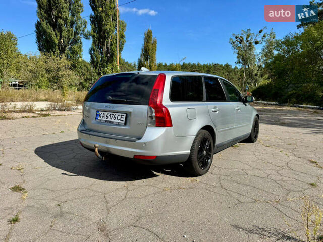 Сірий Вольво V50, об'ємом двигуна 2 л та пробігом 241 тис. км за 7500 $, фото 3 на Automoto.ua