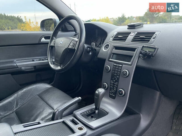 Сірий Вольво V50, об'ємом двигуна 2 л та пробігом 241 тис. км за 7500 $, фото 21 на Automoto.ua