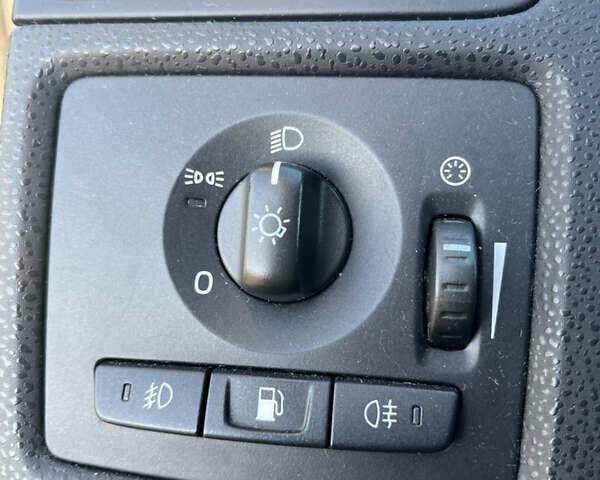 Серый Вольво В50, объемом двигателя 1.98 л и пробегом 205 тыс. км за 6500 $, фото 32 на Automoto.ua