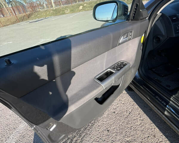 Серый Вольво В50, объемом двигателя 1.98 л и пробегом 205 тыс. км за 6500 $, фото 21 на Automoto.ua