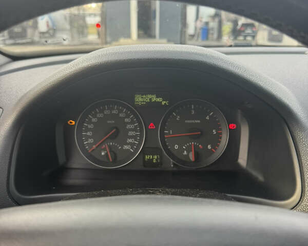 Серый Вольво В50, объемом двигателя 1.6 л и пробегом 321 тыс. км за 4000 $, фото 14 на Automoto.ua