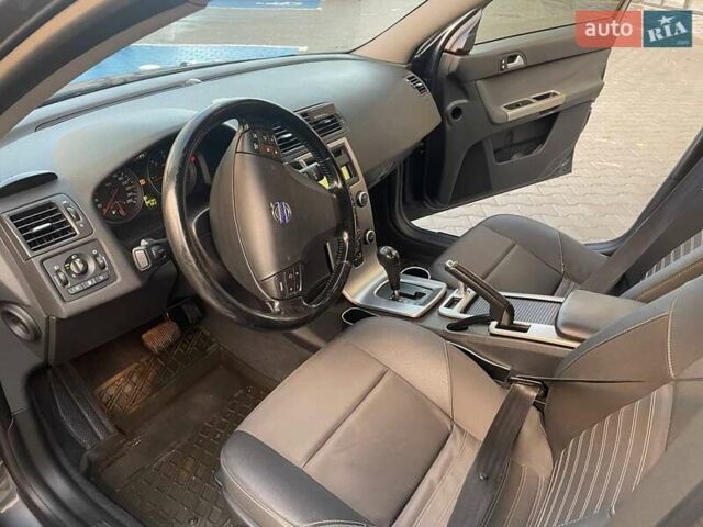 Сірий Вольво V50, об'ємом двигуна 2 л та пробігом 253 тис. км за 7900 $, фото 3 на Automoto.ua