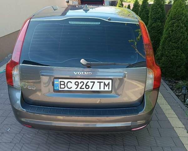 Серый Вольво В50, объемом двигателя 1.56 л и пробегом 383 тыс. км за 6200 $, фото 7 на Automoto.ua