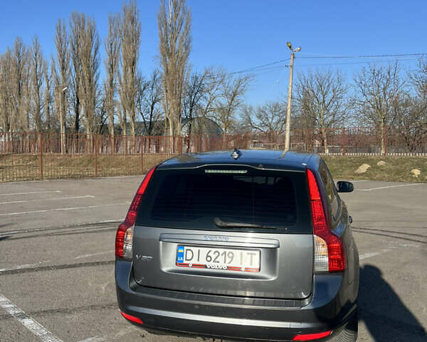 Серый Вольво В50, объемом двигателя 1.98 л и пробегом 205 тыс. км за 6500 $, фото 7 на Automoto.ua