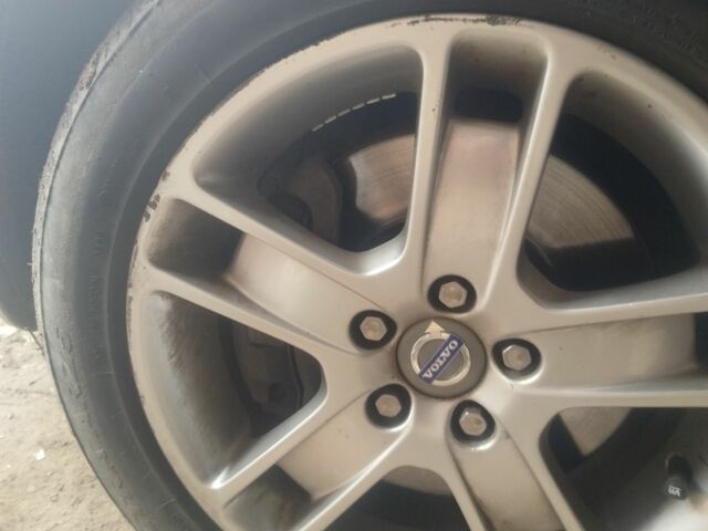 Серый Вольво В50, объемом двигателя 2.4 л и пробегом 277 тыс. км за 7300 $, фото 7 на Automoto.ua