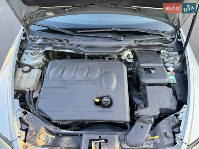 Серый Вольво В50, объемом двигателя 2 л и пробегом 340 тыс. км за 7300 $, фото 27 на Automoto.ua