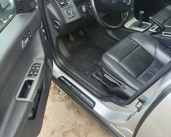 Серый Вольво В50, объемом двигателя 1.56 л и пробегом 280 тыс. км за 5700 $, фото 12 на Automoto.ua