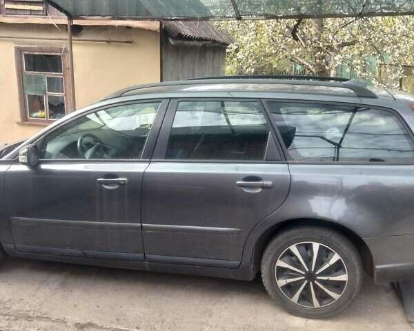 Серый Вольво В50, объемом двигателя 1.6 л и пробегом 290 тыс. км за 6000 $, фото 1 на Automoto.ua