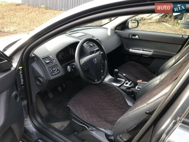 Серый Вольво В50, объемом двигателя 1.6 л и пробегом 260 тыс. км за 7000 $, фото 14 на Automoto.ua