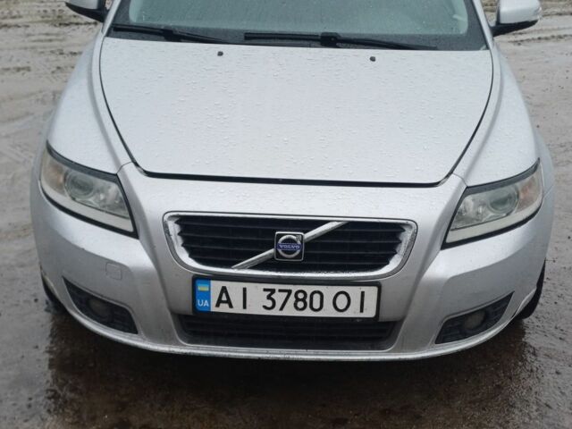 Сірий Вольво V50, об'ємом двигуна 2 л та пробігом 242 тис. км за 6500 $, фото 1 на Automoto.ua