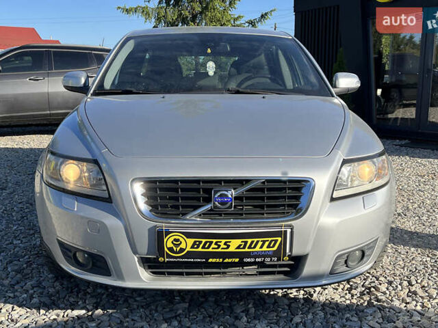 Серый Вольво В50, объемом двигателя 1.56 л и пробегом 217 тыс. км за 7000 $, фото 1 на Automoto.ua