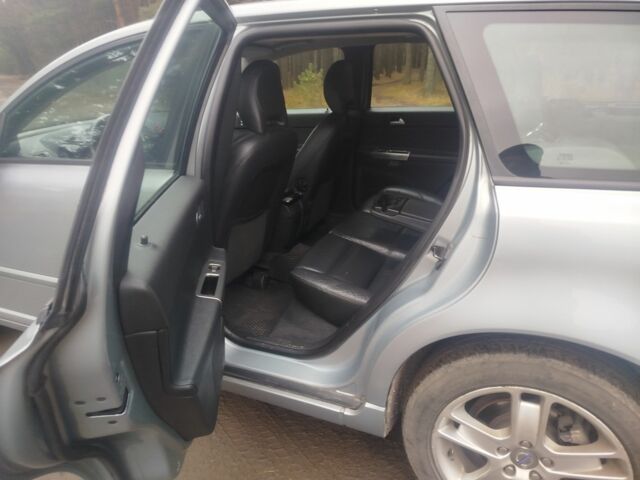 Серый Вольво В50, объемом двигателя 2.4 л и пробегом 277 тыс. км за 7300 $, фото 4 на Automoto.ua