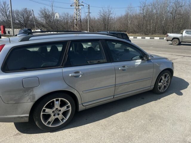 Сірий Вольво V50, об'ємом двигуна 2 л та пробігом 230 тис. км за 4400 $, фото 3 на Automoto.ua