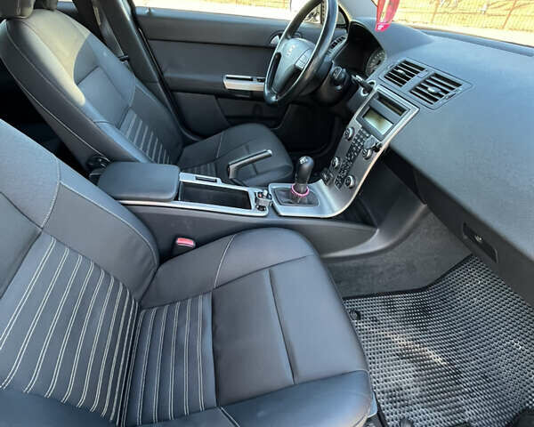 Серый Вольво В50, объемом двигателя 1.98 л и пробегом 205 тыс. км за 6500 $, фото 17 на Automoto.ua