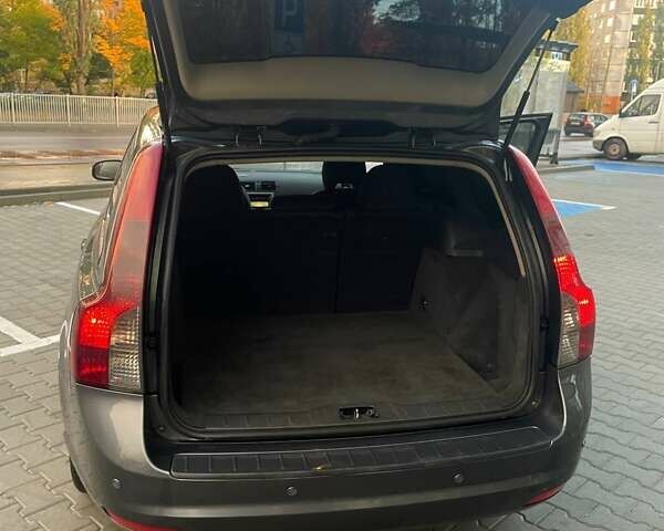 Сірий Вольво V50, об'ємом двигуна 2 л та пробігом 255 тис. км за 7400 $, фото 14 на Automoto.ua