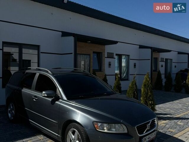 Серый Вольво В50, объемом двигателя 2 л и пробегом 267 тыс. км за 7100 $, фото 1 на Automoto.ua