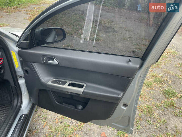 Сірий Вольво V50, об'ємом двигуна 2 л та пробігом 300 тис. км за 7500 $, фото 14 на Automoto.ua