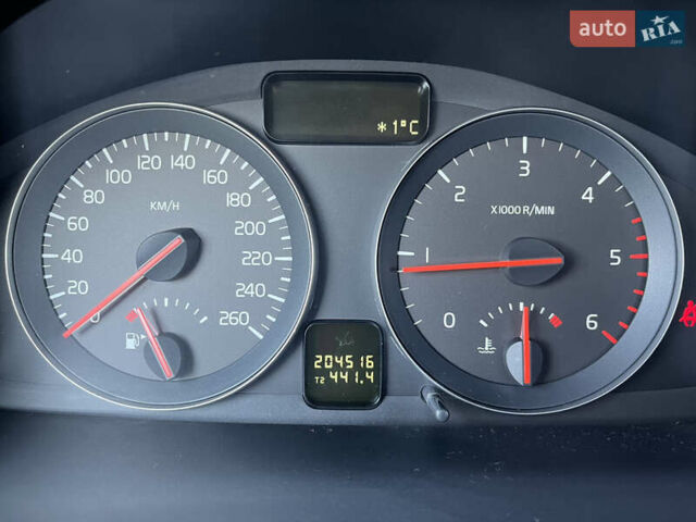 Серый Вольво В50, объемом двигателя 1.98 л и пробегом 205 тыс. км за 6500 $, фото 27 на Automoto.ua