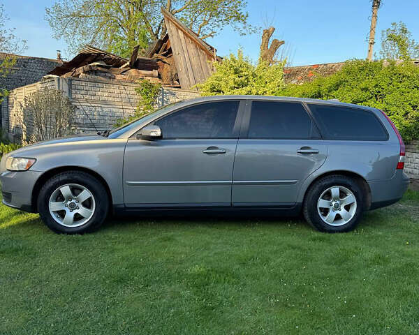 Серый Вольво В50, объемом двигателя 1.6 л и пробегом 276 тыс. км за 5800 $, фото 3 на Automoto.ua