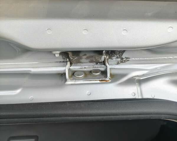 Серый Вольво В50, объемом двигателя 1.56 л и пробегом 280 тыс. км за 5700 $, фото 13 на Automoto.ua