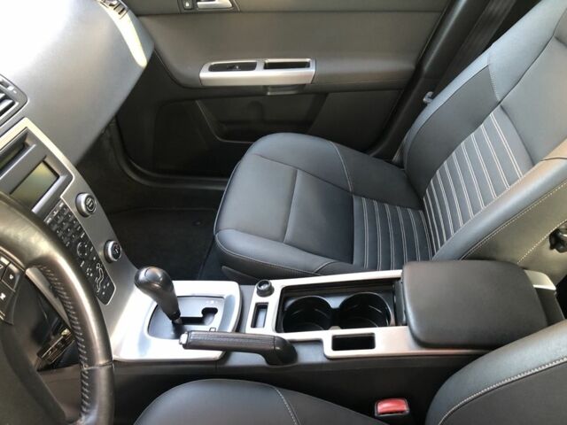 Серый Вольво В50, объемом двигателя 2 л и пробегом 301 тыс. км за 5674 $, фото 2 на Automoto.ua