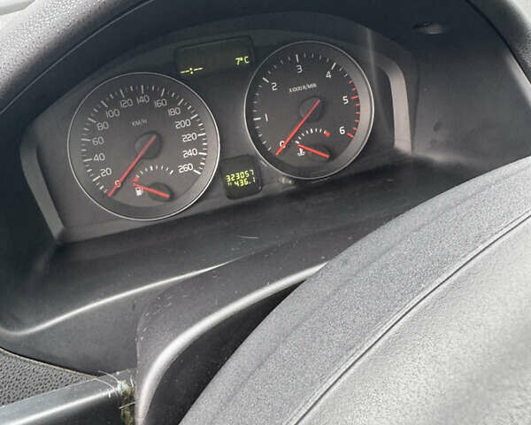 Серый Вольво В50, объемом двигателя 1.6 л и пробегом 323 тыс. км за 4999 $, фото 20 на Automoto.ua