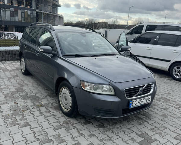 Серый Вольво В50, объемом двигателя 1.6 л и пробегом 323 тыс. км за 4999 $, фото 4 на Automoto.ua