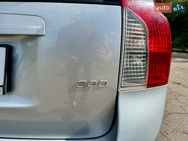 Сірий Вольво V50, об'ємом двигуна 2 л та пробігом 241 тис. км за 7500 $, фото 5 на Automoto.ua