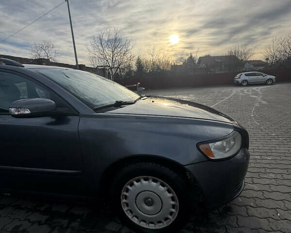 Серый Вольво В50, объемом двигателя 1.6 л и пробегом 321 тыс. км за 4000 $, фото 8 на Automoto.ua